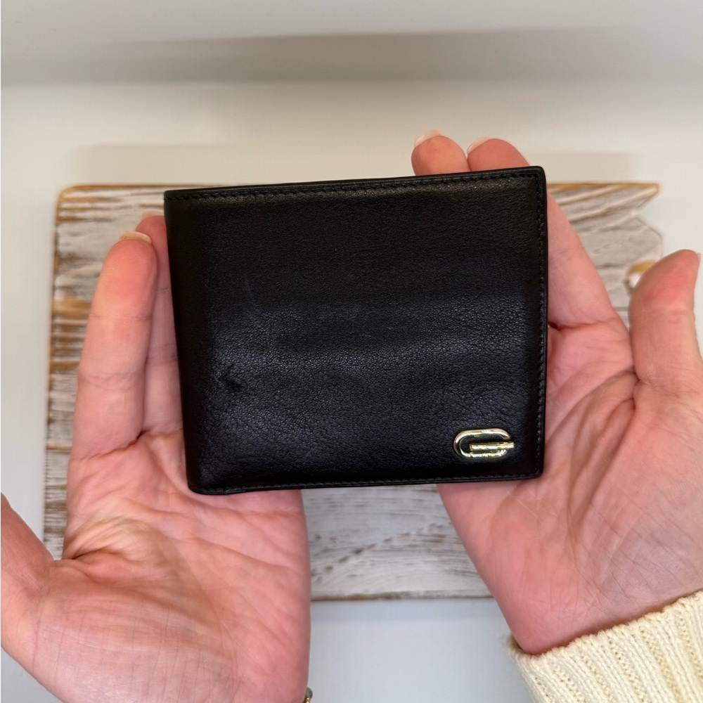 Gucci Black Leather G wallet. Giftable. So clean. - Picture 3 of 12